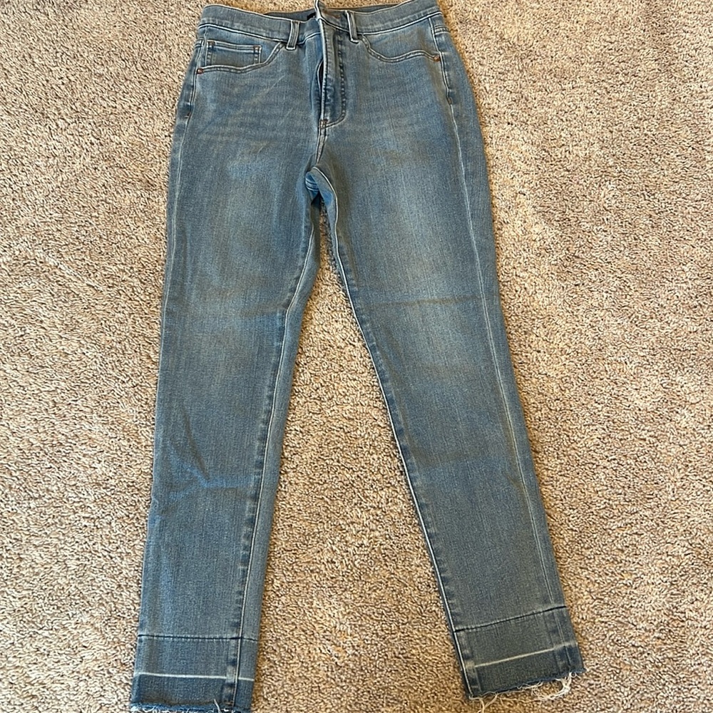 Express Women’s skinny high rise 4-way hyper stretch jeans, size 4R